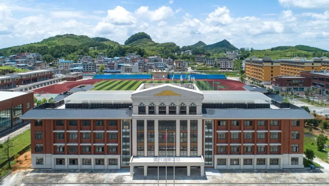 DeepSeek通知你，报读贵州铜仁数据职业学院的10大优势！